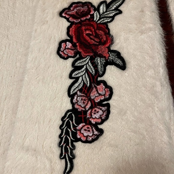 Kloth & Clover Eyelash cardigan with embroidered patches NWT - Picture 2 of 5